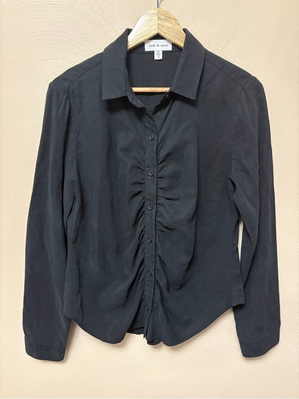 Cloth & Stone Long-Sleeve Shirred Buttondown Shirt Black Size Medium - Picture 5 of 9